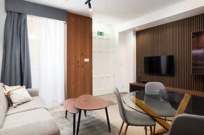 Modern 1BD Maisonette & Private BackYard