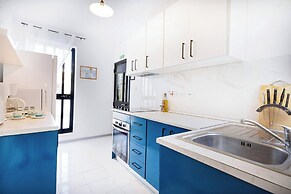 2BR Penthouse with Large Front Terrace