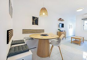 2BR Penthouse with Large Front Terrace