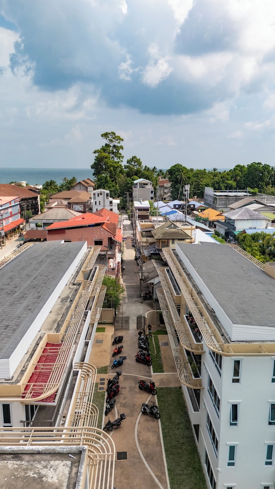 1BR Walk to Lamai Beach Sauna & Gym C264