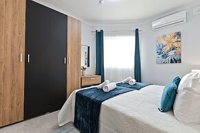 Luxury PH - Terrace & Jacuzzi & Sunbeds