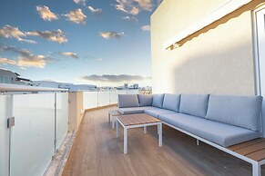Luxury PH - Terrace & Jacuzzi & Sunbeds