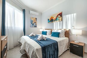 Luxury PH - Terrace & Jacuzzi & Sunbeds
