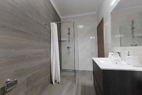 Luxury PH - Terrace & Jacuzzi & Sunbeds