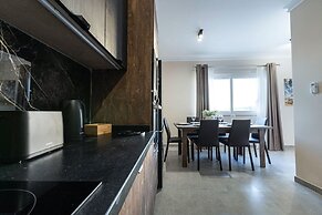 Luxury PH - Terrace & Jacuzzi & Sunbeds