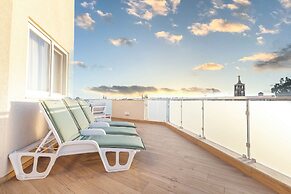 Luxury PH - Terrace & Jacuzzi & Sunbeds