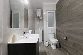 Luxury PH - Terrace & Jacuzzi & Sunbeds