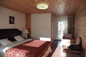 Gegeen Sugnugur Tourist camp