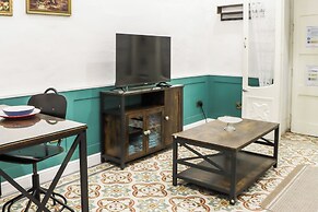 Traditional Maisonette - Yard & Jacuzzi