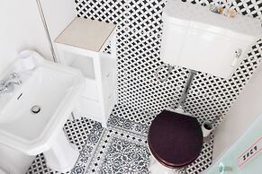 Traditional Maisonette - Yard & Jacuzzi