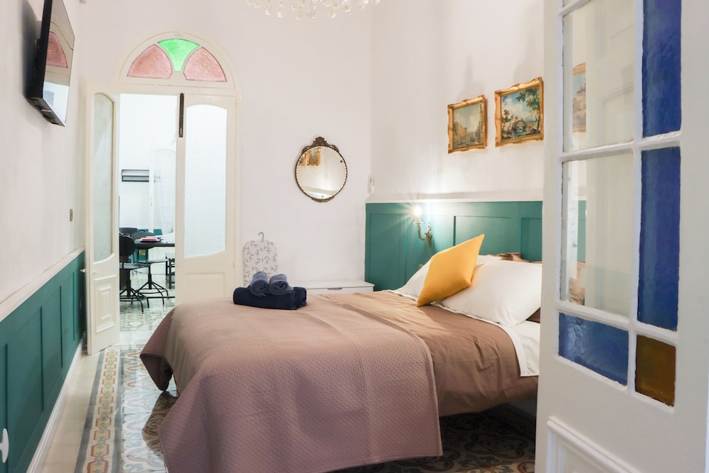 Traditional Maisonette - Yard & Jacuzzi