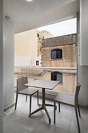 Modern Stylish 2BR APT With 2 Balconies