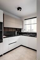 Modern Stylish 2BR APT With 2 Balconies