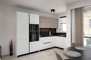 Modern Stylish 2BR APT With 2 Balconies