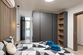 Modern Stylish 2BR APT With 2 Balconies