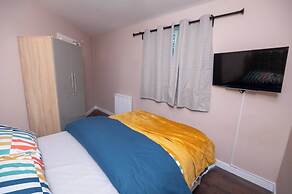 Modern Elegant and Spacious 3 Double Bedroom House