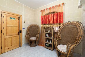 Traditional 2BR - Terrace Country Views
