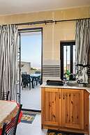 Traditional 2BR - Terrace Country Views