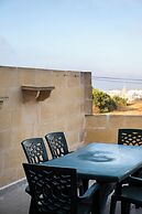 Traditional 2BR - Terrace Country Views