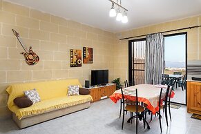 Traditional 2BR - Terrace Country Views