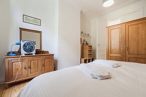 1 Bedroom W Kitchen and Bathroom In Trendy St Gilles