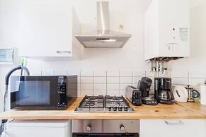 1 Bedroom W Kitchen and Bathroom In Trendy St Gilles