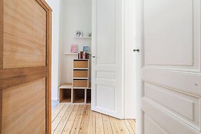 1 Bedroom W Kitchen and Bathroom In Trendy St Gilles