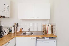 1 Bedroom W Kitchen and Bathroom In Trendy St Gilles