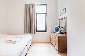 1 Bedroom W Kitchen and Bathroom In Trendy St Gilles