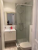 1 Bedroom W Kitchen and Bathroom In Trendy St Gilles
