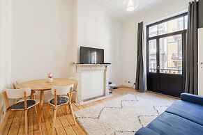 1 Bedroom W Kitchen and Bathroom In Trendy St Gilles