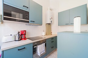 1 Bedroom W Kitchen and Bathroom In Trendy St Gilles