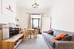 1 Bedroom W Kitchen and Bathroom In Trendy St Gilles