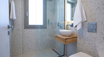 Lirides Suites