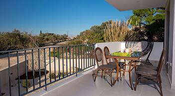 Lirides Suites