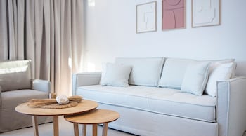 Lirides Suites