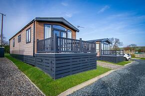 Bumblebee - 2 Bedroom Lodge - Manorbier
