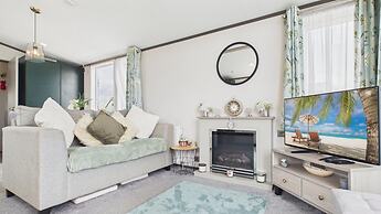 Bumblebee - 2 Bedroom Lodge - Manorbier