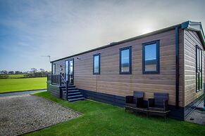 Bumblebee - 2 Bedroom Lodge - Manorbier