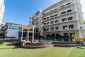 1BR w Pool Gym near Nai Harn C266