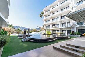 1BR w Pool Gym near Nai Harn C266