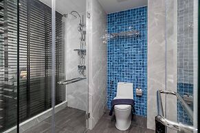 1BR w Pool Gym near Nai Harn C266