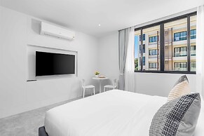 1BR w Pool Gym near Nai Harn C266