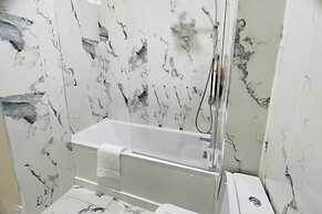 Near Hampden - Parking - Wifi - Sleeps 6