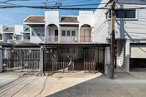 FunnD Mrt lat phrao 5Beds NetflixYouTube