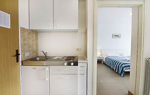 Cozy Apartment With Shared Pool