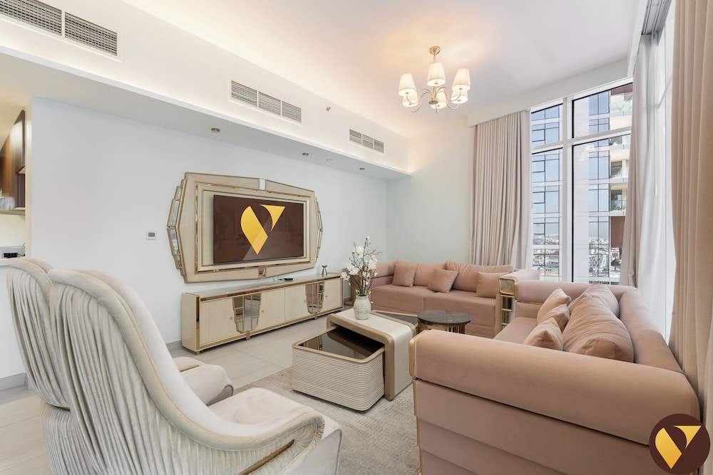 Vogue | Park Gate near World Trade Centre