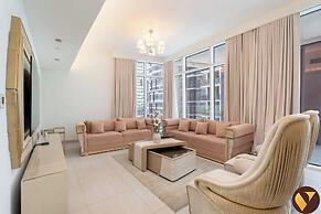 Vogue | Park Gate near World Trade Centre