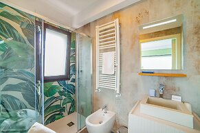 7br Luxury Villa - Pool, Garden & Parking