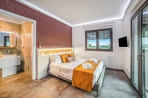 7br Luxury Villa - Pool, Garden & Parking